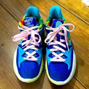 Nike Kyrie Low 4 - keep sue fresh. M8.5.  Used but in good condition